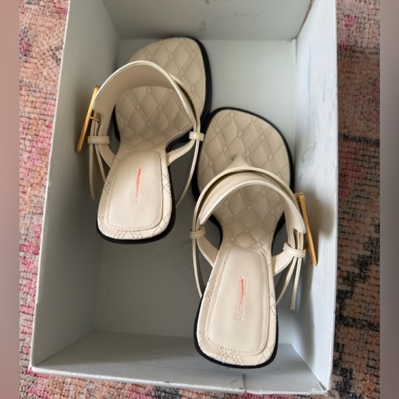 BURBERRY Light Beige Leather Bay Sandals - Picture 14 of 14